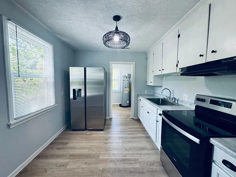 1307 Fort Manor Dr — Photo 3