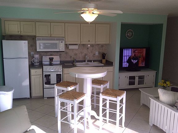 3rd image of 1209 E New Haven Ave APT 204
