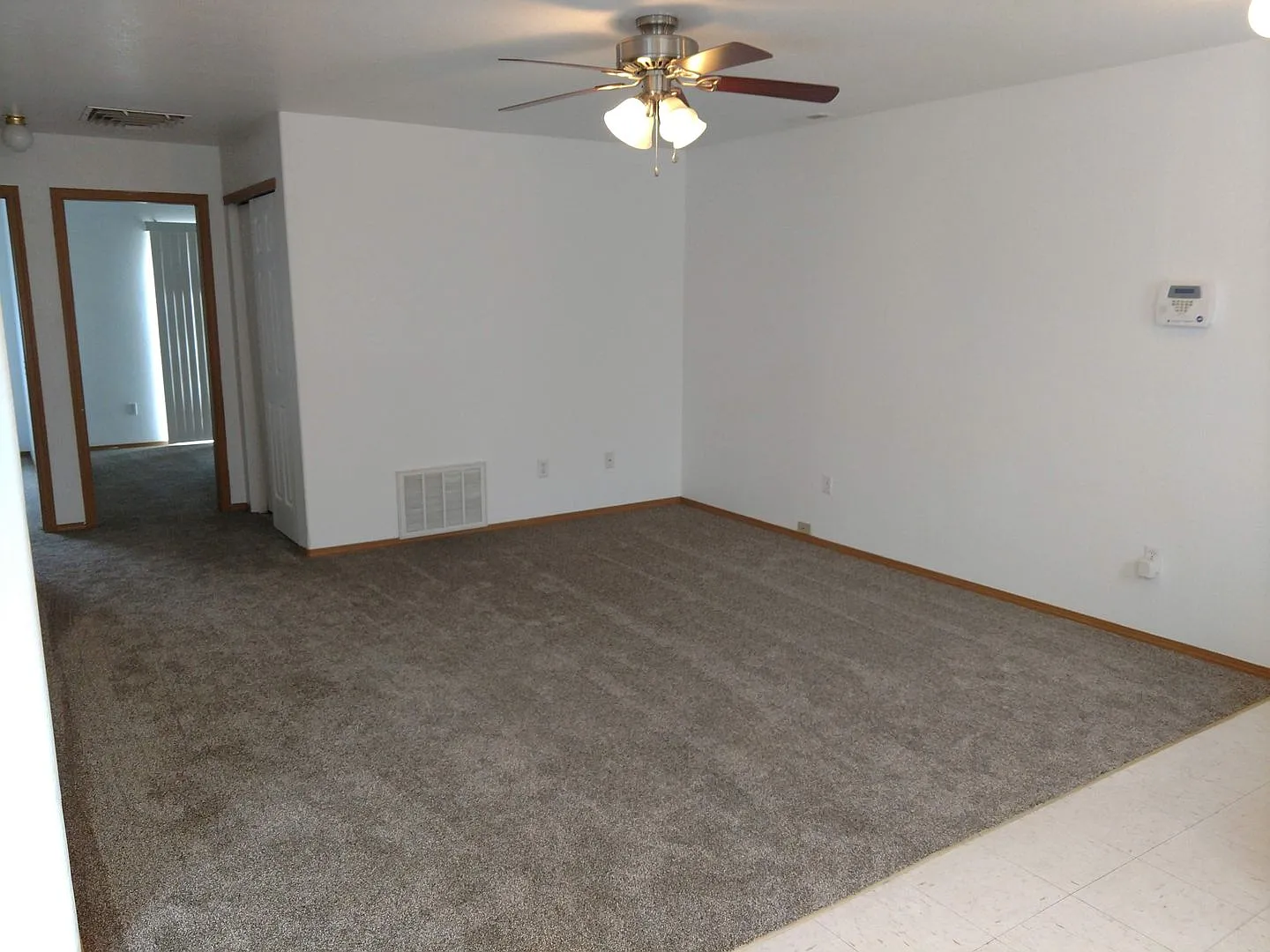 2 bed, 1.0 bath, 856 sqft, $1,400 — Photo 2