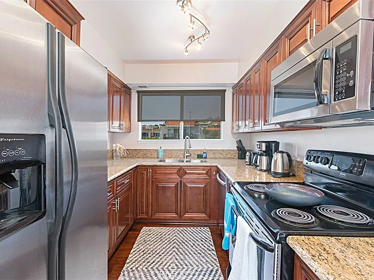 712 Calle Divino — Photo 17