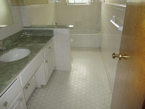2nd image of 1291 Rosecliff Ave