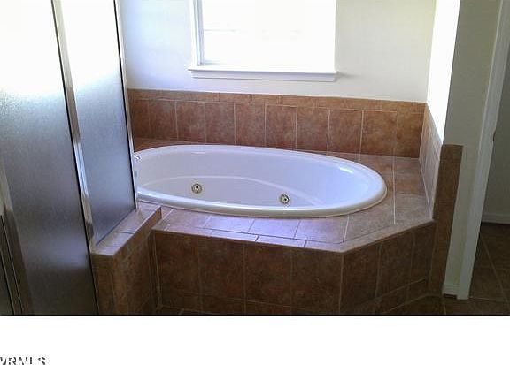 4th image of 4020 Alder Grove Ln #4020