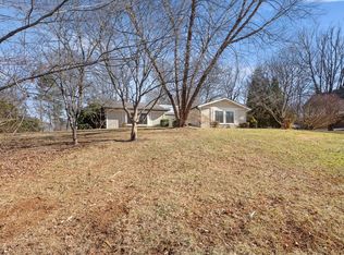 7 Pine Meadow Dr, Asheville, NC 28804