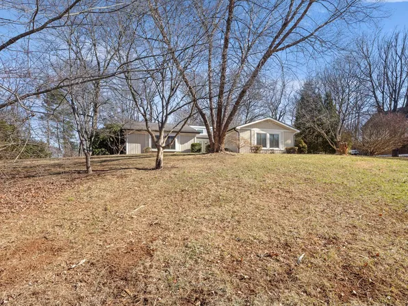 7 Pine Meadow Dr, Asheville, NC 28804