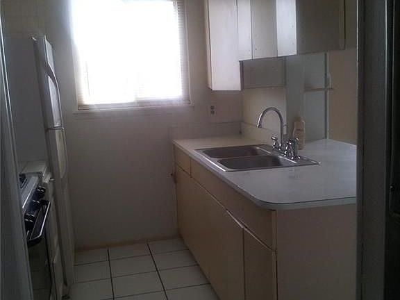 4th image of 412 Kelvin Ave