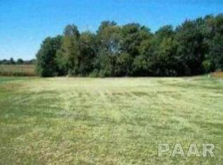 200 Navajo Trl, Groveland, IL 61535