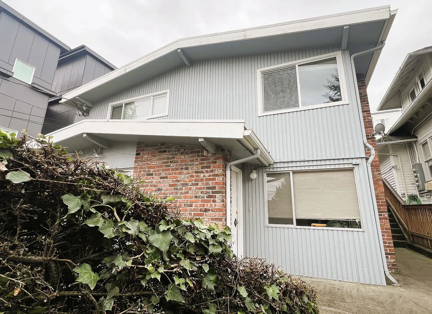 633 W Emerson Street — Photo 2