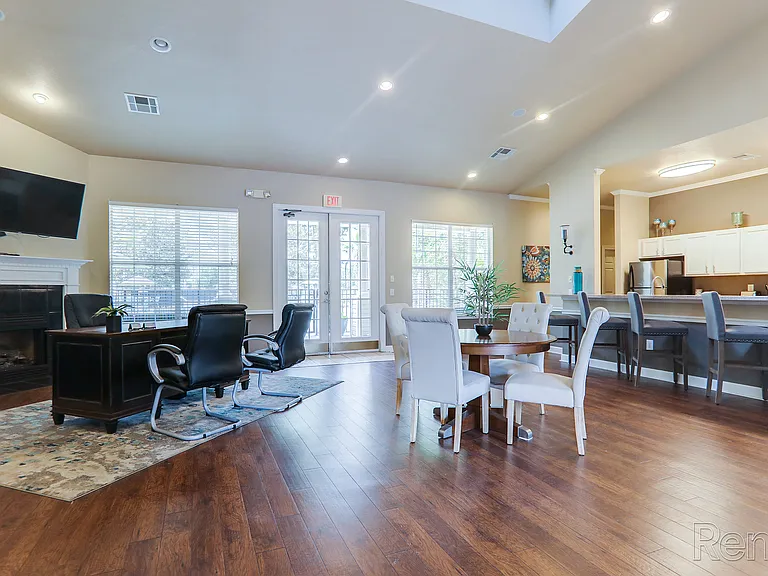 Water's Edge Apartment Homes — Photo 29