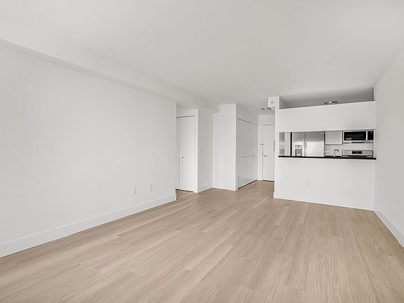 3rd image of 420 W 42nd St APT 27E