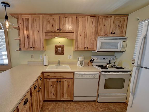5th image of 40 Village Dr #204-702-1