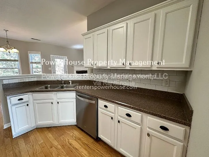 4 bed, 2.5 bath, 2170 sqft, $2,250 — Photo 3