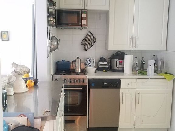 2nd image of 213 W 79th St APT 3B