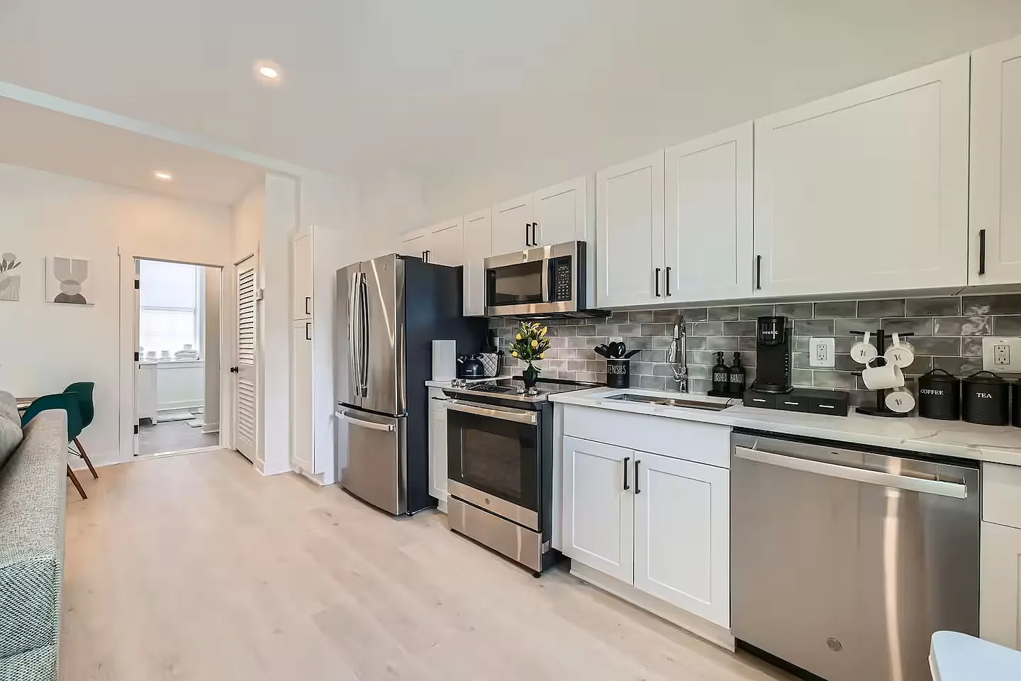2 bed, 900 sqft, $2,250 — Photo 3