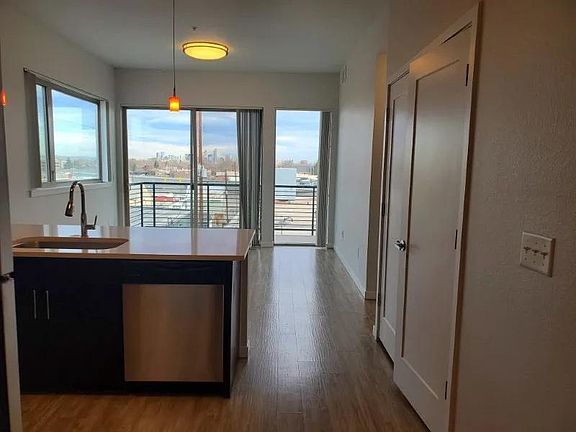 4th image of 1313 S Clarkson St APT 404