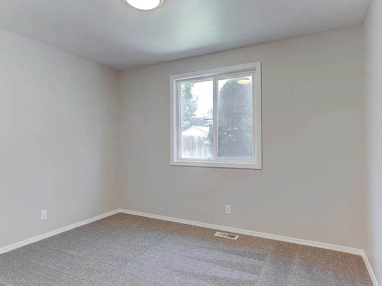 7838 W Prince St — Photo 16