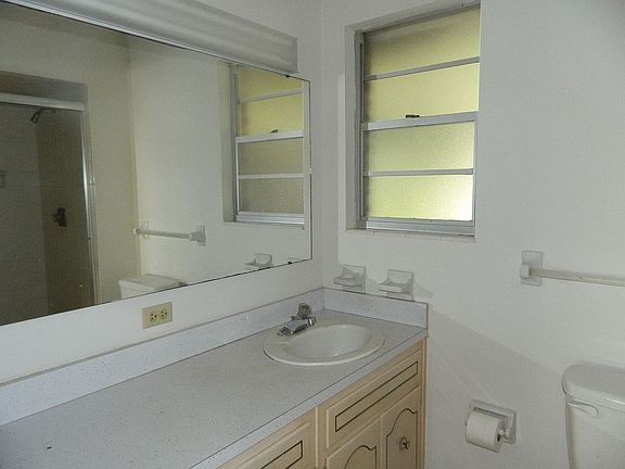 5th image of 9157 Tottenham Ct