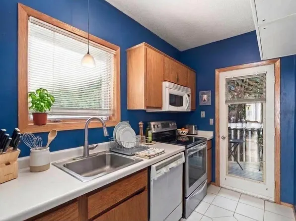 3059 Lake Shore Dr #A, Minneapolis, MN 55416