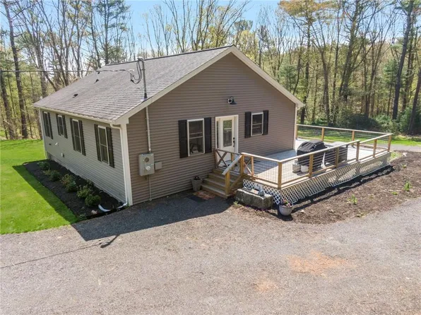 43 Weeks Hill Rd, Coventry, RI 02827