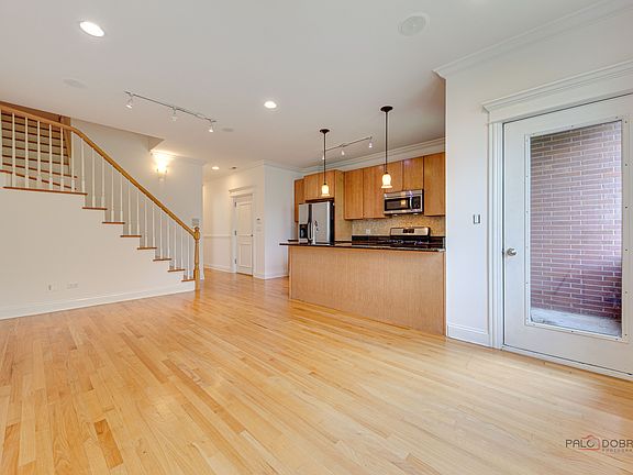 5th image of 1529 N Artesian Ave APT 3N