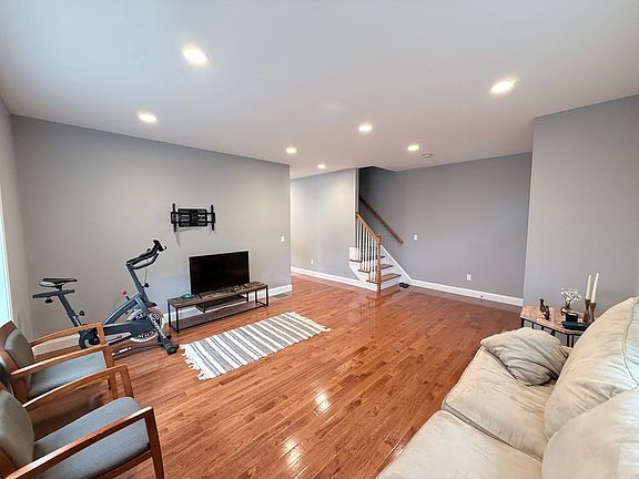 5th image of 58 Oak St #58