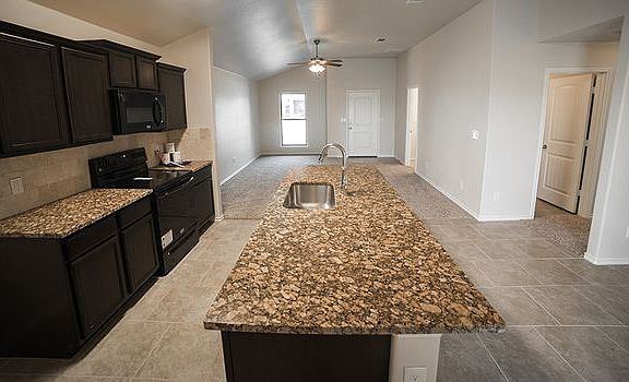 2nd image of 1104 Mansfield Ln