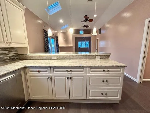 403 Cedar Ave — Photo 5