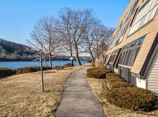 9 Eaglehead Ter APT 5, Shrewsbury, MA 01545