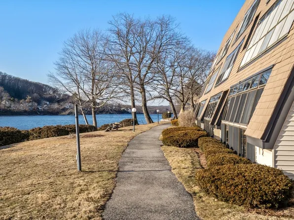 9 Eaglehead Ter APT 5, Shrewsbury, MA 01545