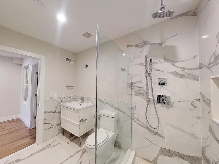 662 N 15th St #1 — Photo 18