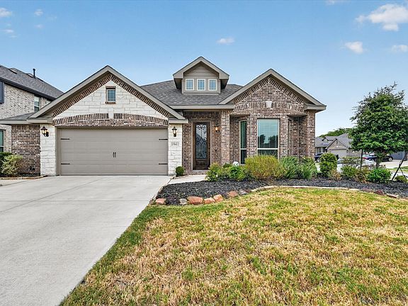 2nd image of 1941 Silverleaf Dr