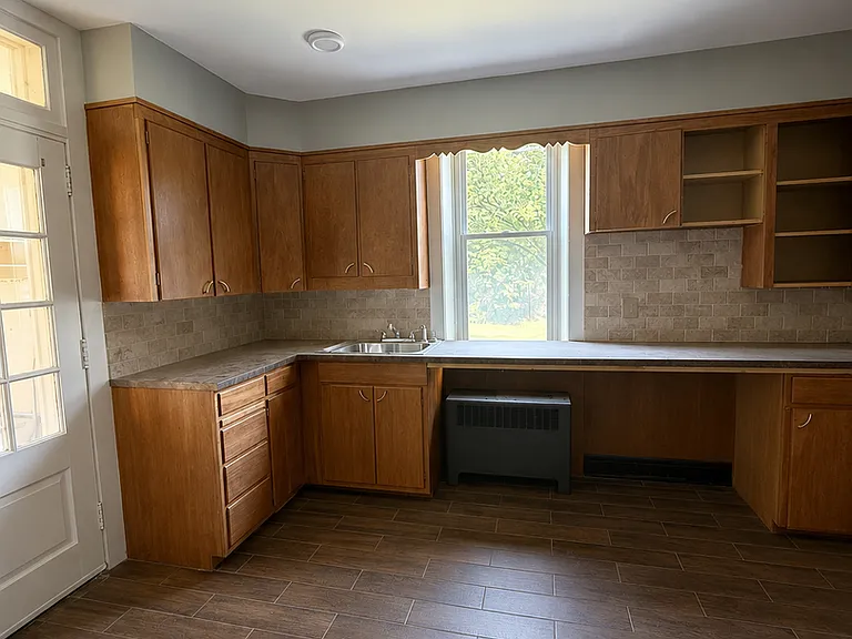 439 W High St — Photo 7