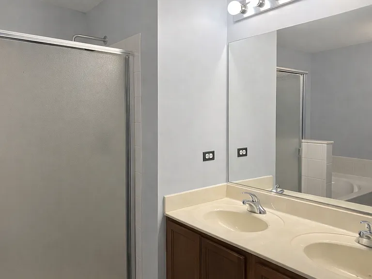 460 Lancaster Dr — Photo 7