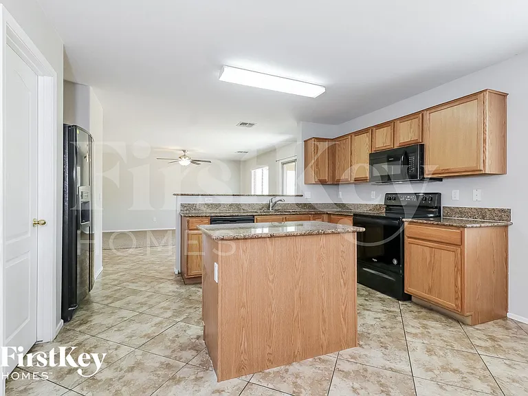 3256 W Huntington Dr — Photo 6