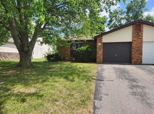 18 Chase Park Dr, Belleville, IL 62226