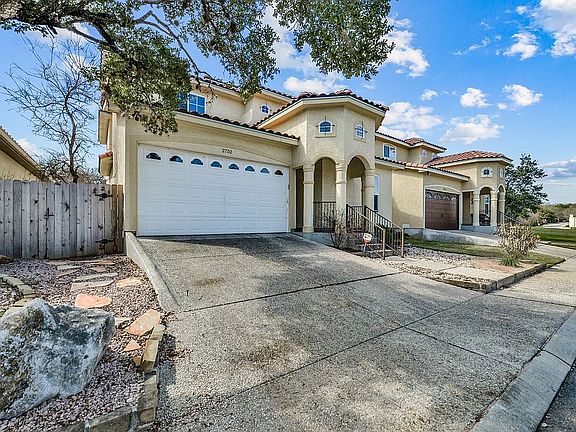 3rd image of 2752 Del Pilar Dr