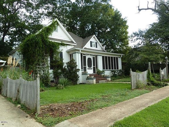 3rd image of 606 W Church St