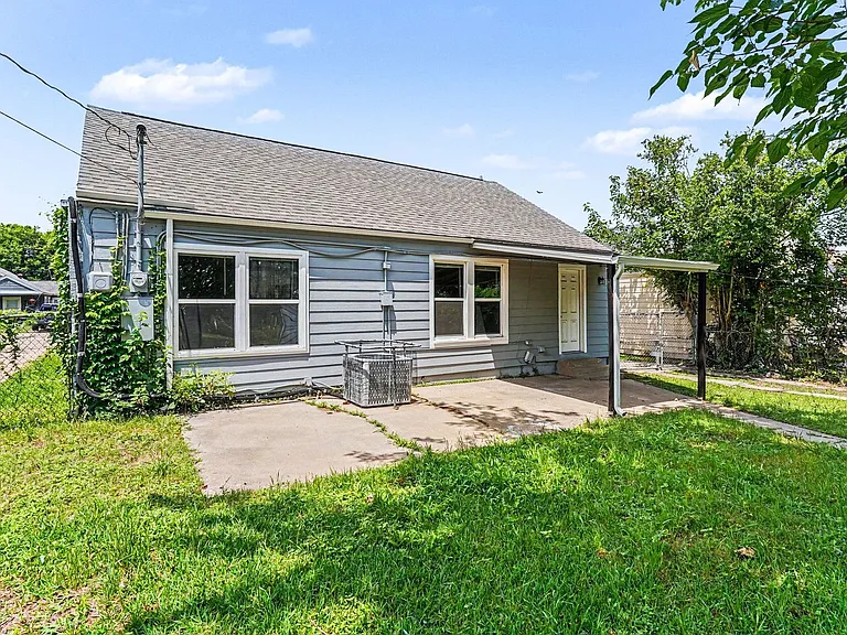 1108 E Robert St — Photo 23