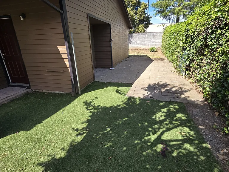 1973 SE River Rd — Photo 9