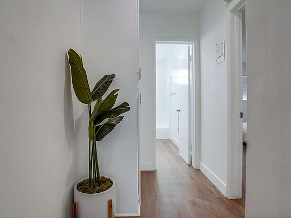 2nd image of 1033 N Genesee Ave APT 1