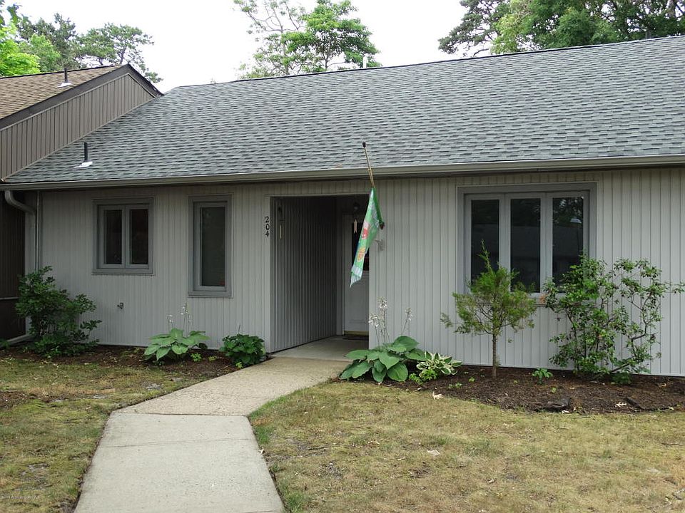 1st image of 204 Clipper Ct #4J