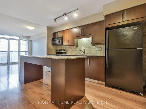 20 Blue Jays Way, Toronto, ON