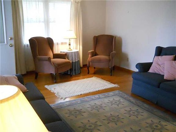 5th image of 107 Wampum Ave