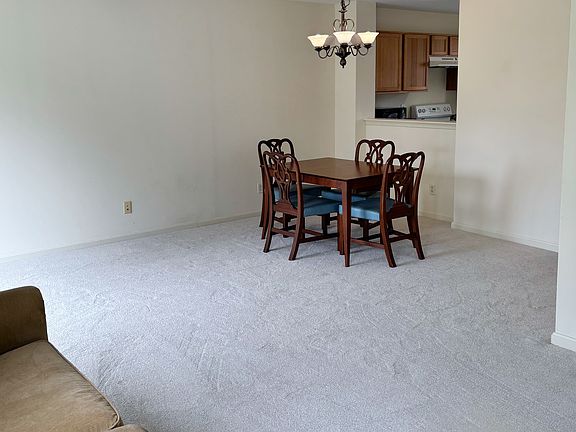 4th image of 312 Hilltop Ln