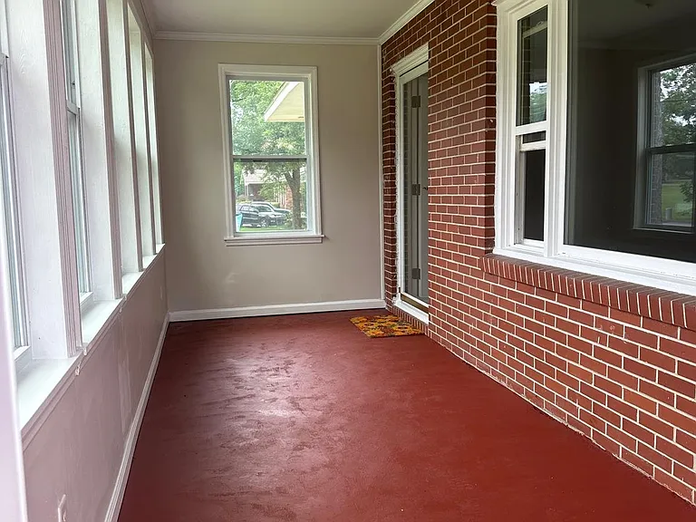 1300 Stonewall St — Photo 3