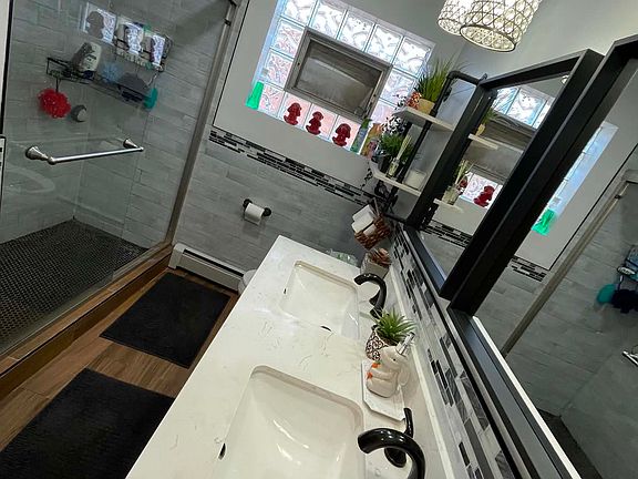 2nd image of 2724 N Mulligan Ave #2