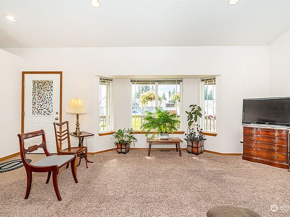 4th image of 20100 Ashbrook Court SW