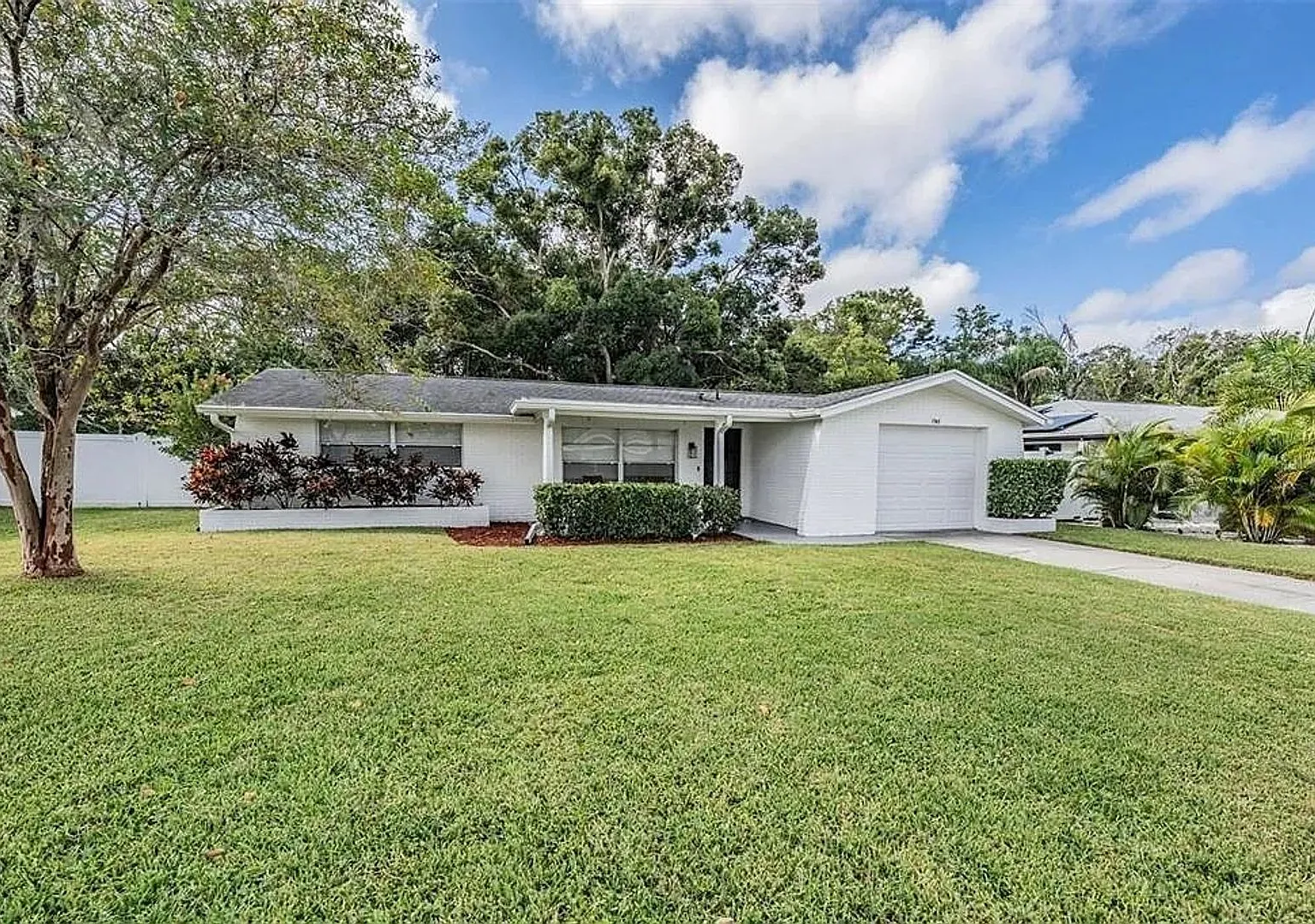 Beautiful and Spacious 2 bedroom 2 bath home — Photo 1