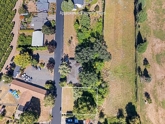 4th image of SW Bayou Dr #900