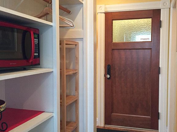 Entry/hallway area