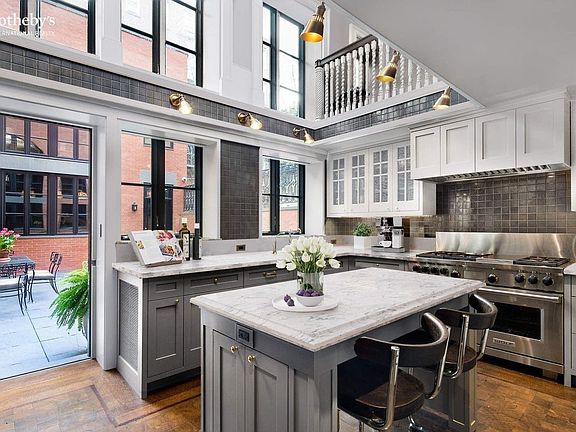 3rd image of 336 W 12th St